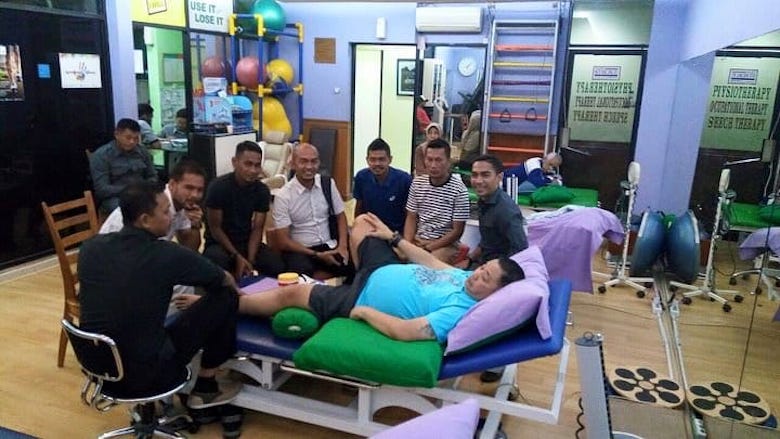 Harianto Badjoeri [3]  Memberi Kartu Nama kepada Orang Mati   